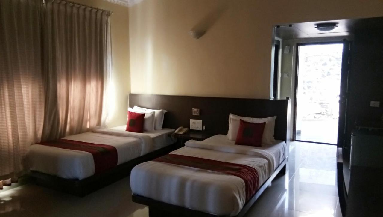 Caves County Resort Malegaon Exterior foto