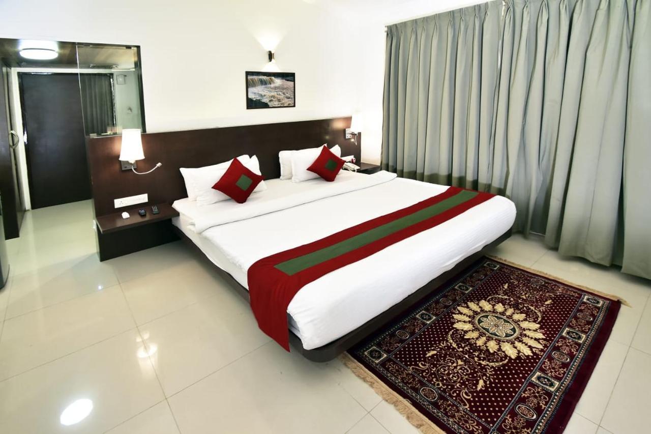 Caves County Resort Malegaon Exterior foto