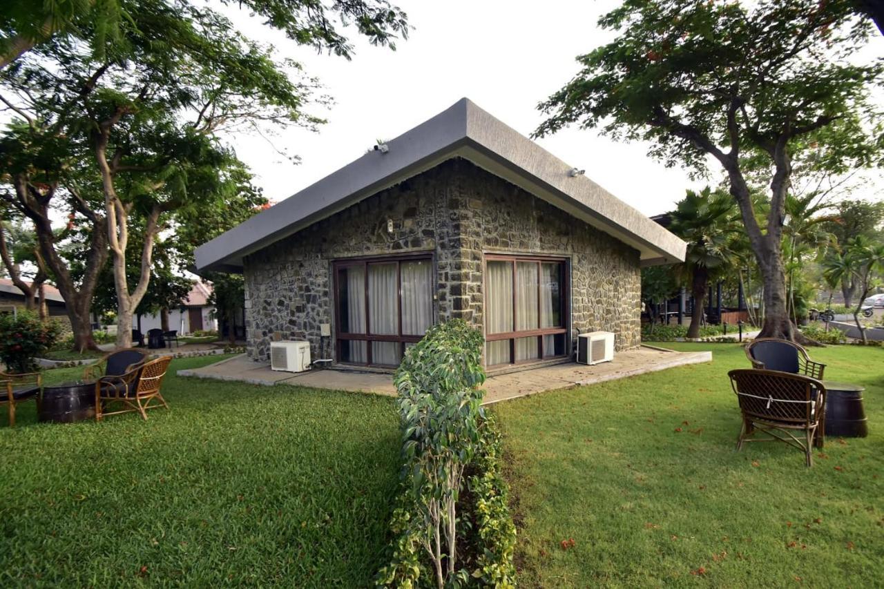Caves County Resort Malegaon Exterior foto