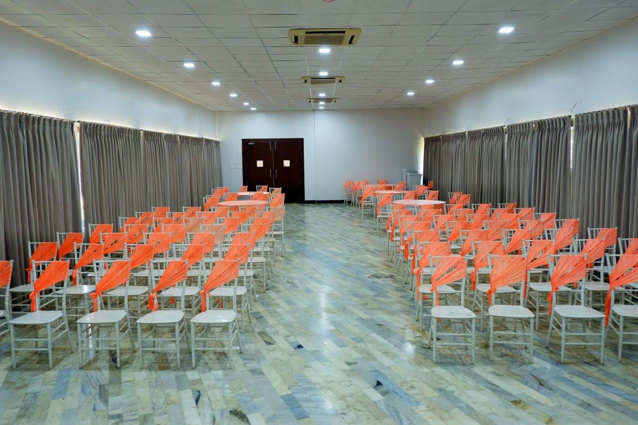 Caves County Resort Malegaon Exterior foto
