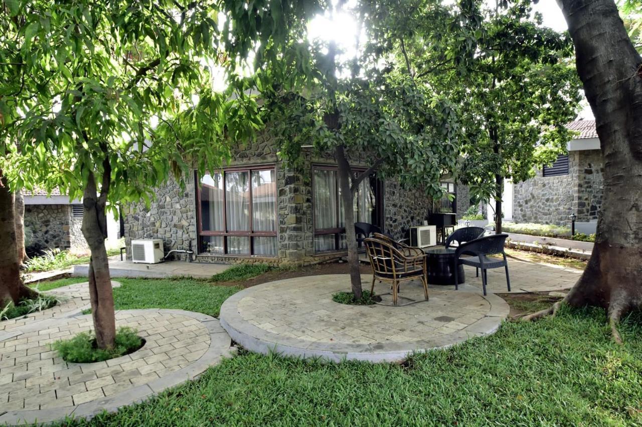 Caves County Resort Malegaon Exterior foto