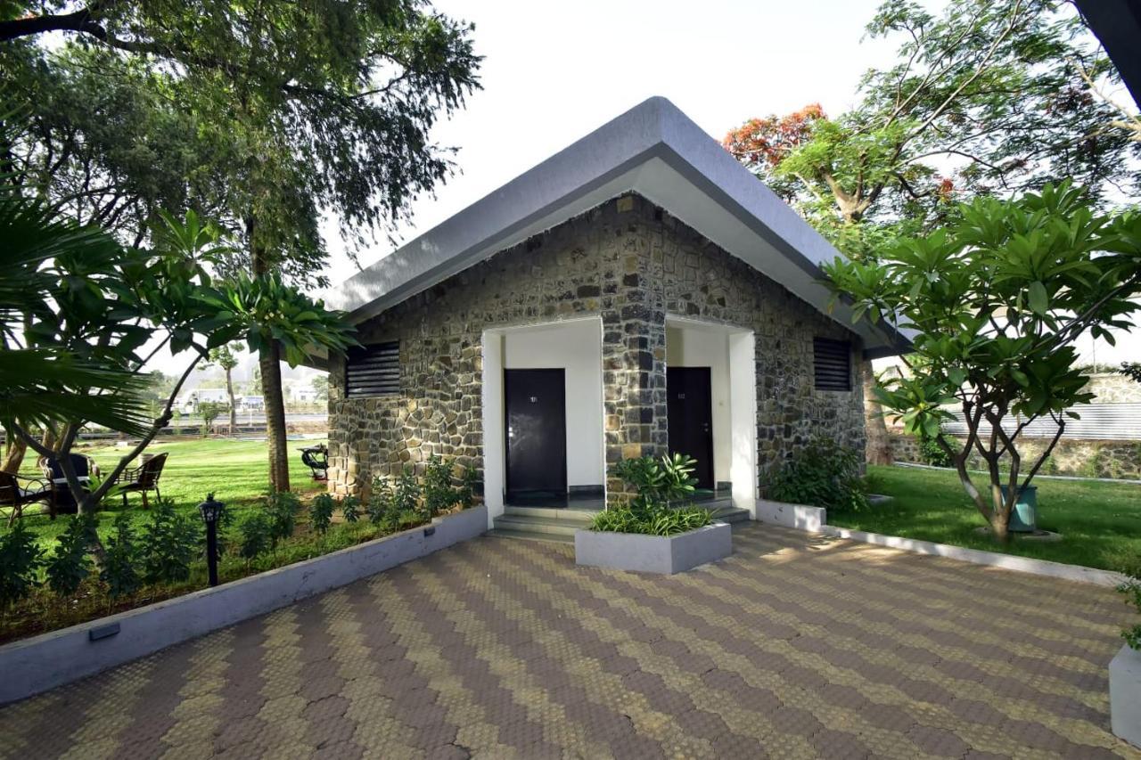Caves County Resort Malegaon Exterior foto
