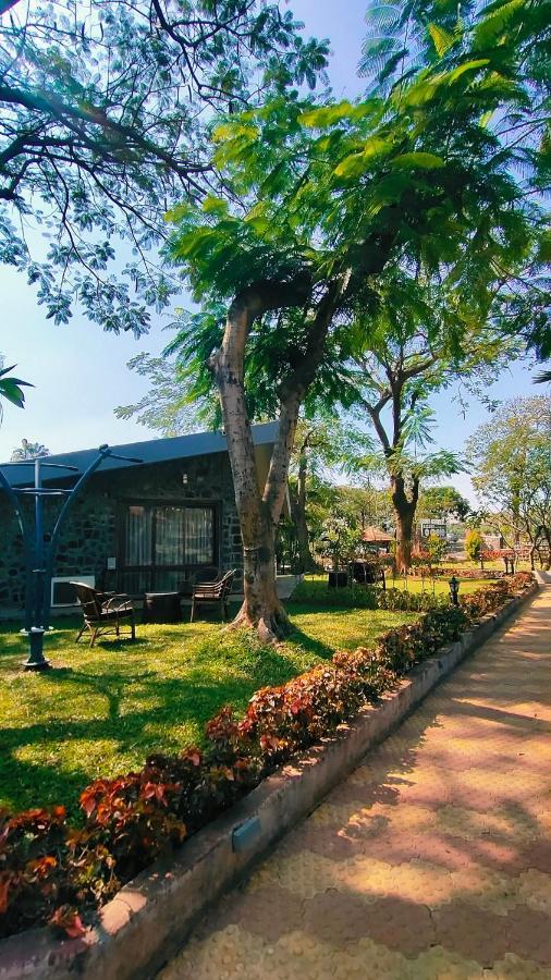 Caves County Resort Malegaon Exterior foto